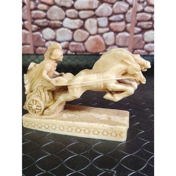 Vintage Sculpture Of Gladiator On Chariot With Horses - Picture 2 of 9